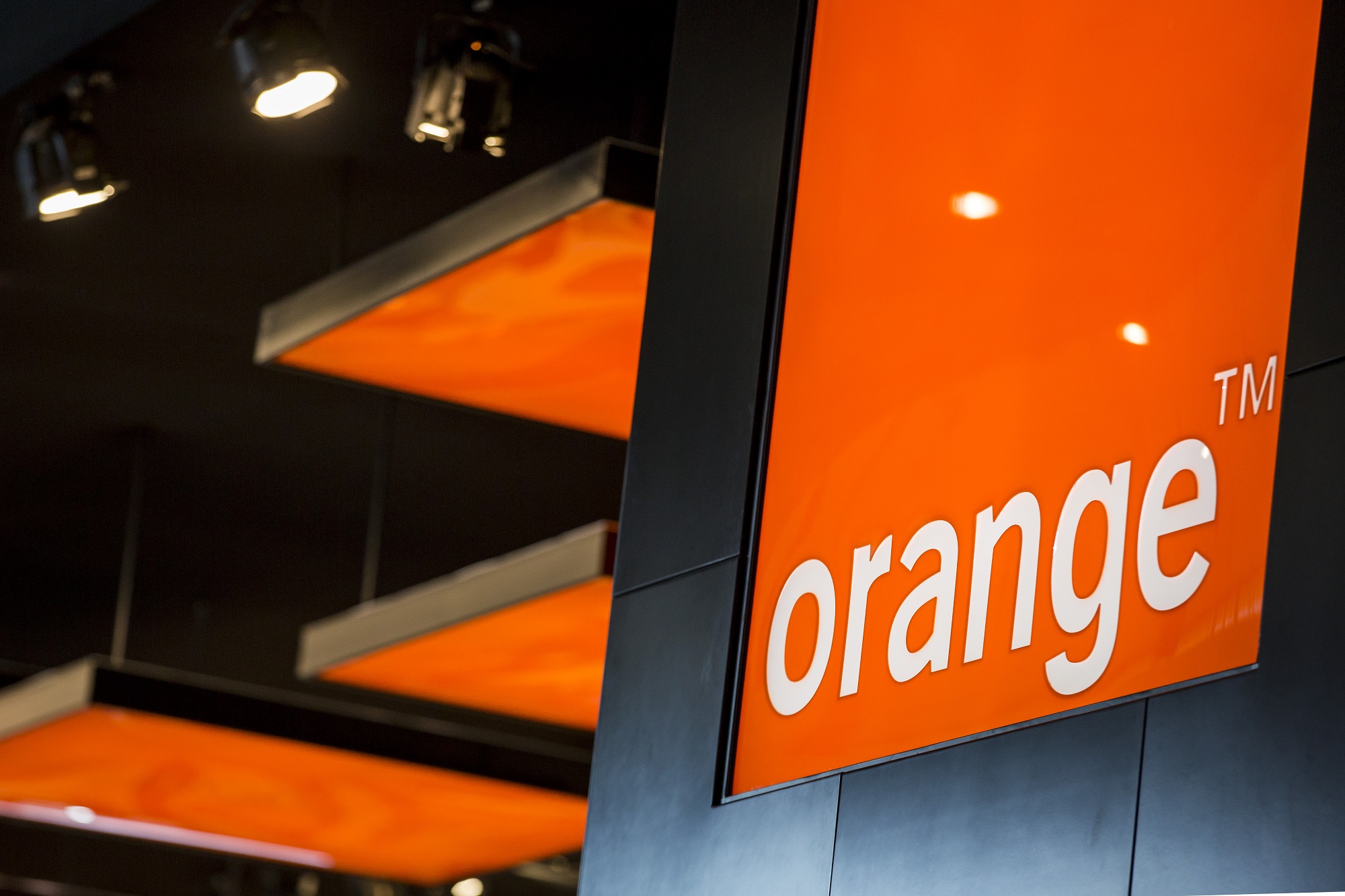 Банк оранжевый. Orange мобильный оператор. Оранж ГАЗ. Апельсин банк.